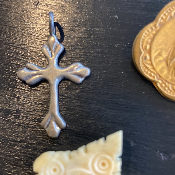 Collection of crosses and pins. First Holy Communion and Confirmation. - Picture 7 of 8